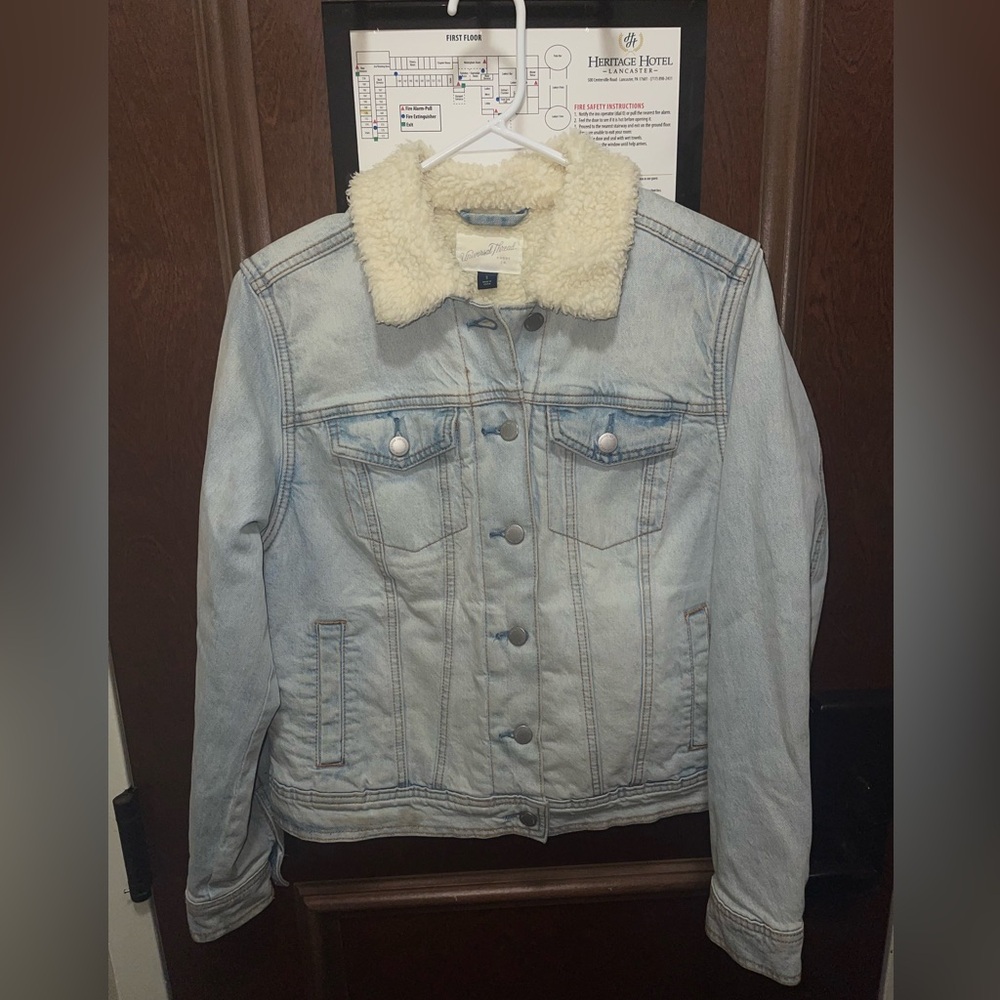 Universal Thread Sherpa Lined Denim Jacket Small